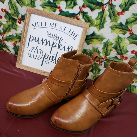 Chic Boots - Picture 3 of 4